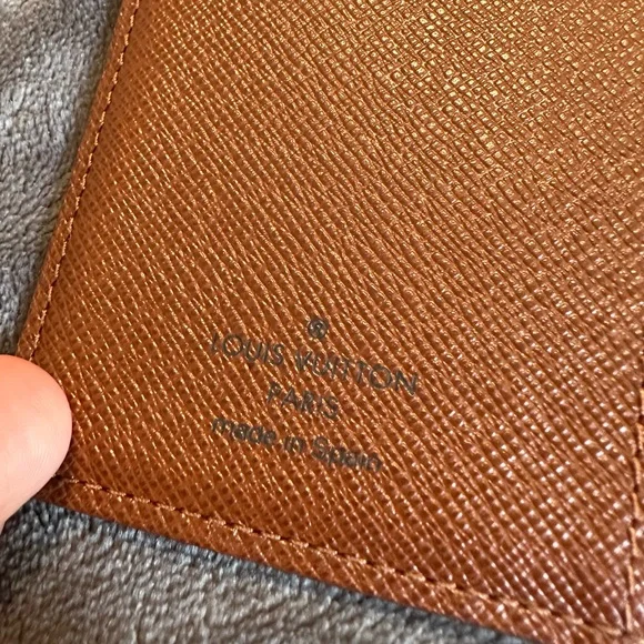 AUTHENTIC Louis Vuitton small ring agenda - Picture 9 of 11